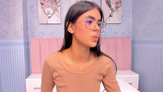 Isa little4u online show from 18, 1, 2025