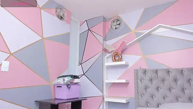 Isa little4u online show from 7, 2, 2025