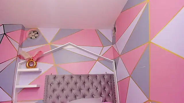 Isa little4u online show from 18, 2, 2025