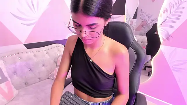 Isa little4u online show from 11, 3, 2025