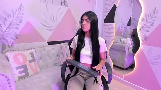 Isa little4u online show from 12, 3, 2025