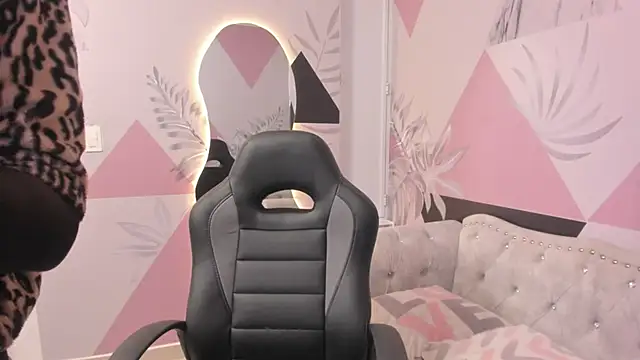 Isa little4u online show from 21, 3, 2025