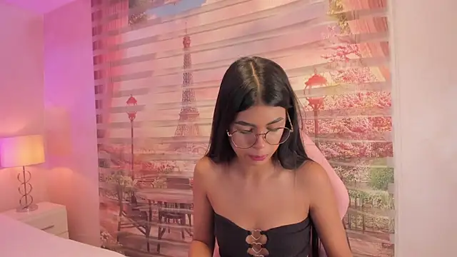 Isa little4u online show from 8, 10, 2025