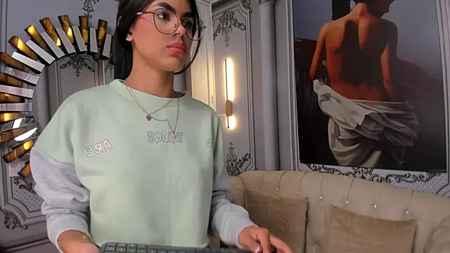 Isa little4u online show from 22, 10, 2025