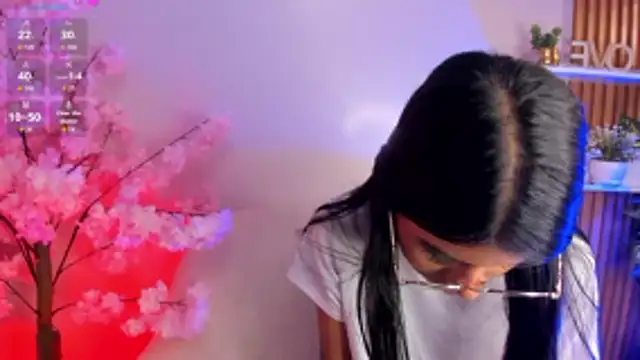 Isa little4u online show from 20, 11, 2025