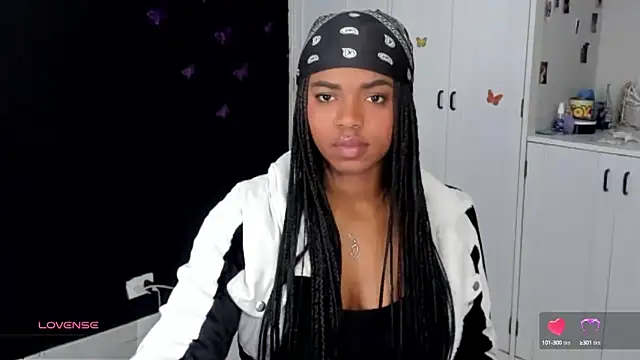 Snapshot of Marce_22 chatting on 5, 10, 2025 Marce 22 online show from 5, 10, 2025