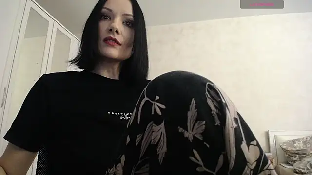 Devil Goddess online show from 15, 12, 2025