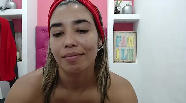 Snapshot of Dona_Tela chatting on 4, 12, 2024 Dona Tela online show from 4, 12, 2024