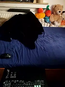 Snapshot of Dennis_2024 chatting on 8, 9, 2025 Dennis 2024 online show from 8, 9, 2025