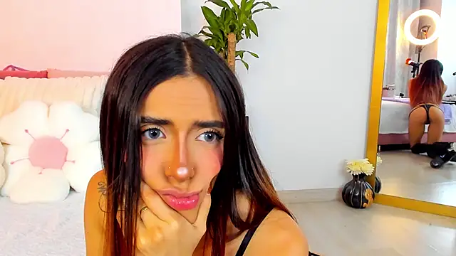 Snapshot of StormiRusso chatting on 13, 3, 2025 StormiRusso online show from 13, 3, 2025