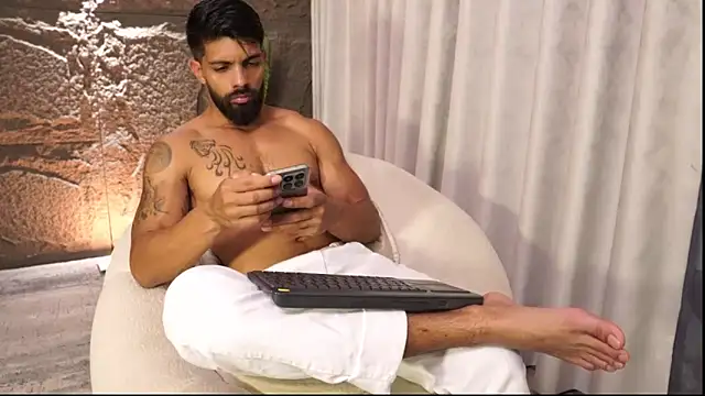 DannSaenz online show from 27, 4, 2026