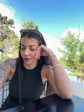 DanielaSaenz0 online show from 26, 1, 2025