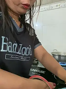 Snapshot of Linaannn chatting on 3, 6, 2026 Linaannn online show from 3, 6, 2026