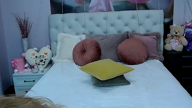 VioletUmi online show from 12, 3, 2025