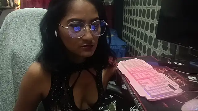 Snapshot of AdelinaMiran90 chatting on 13, 12, 2025 AdelinaMiran90 online show from 13, 12, 2025