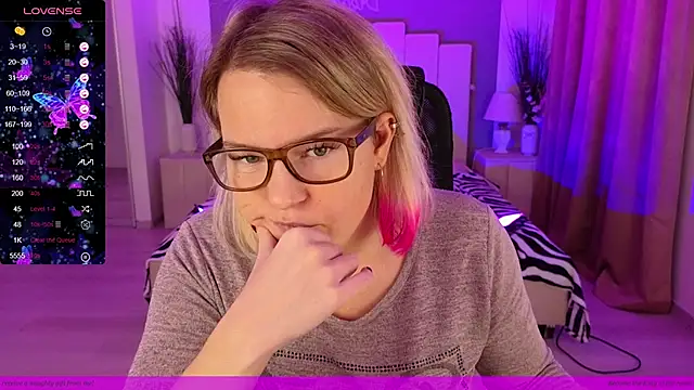 EVAshinyGIRL online show from 9, 1, 2025