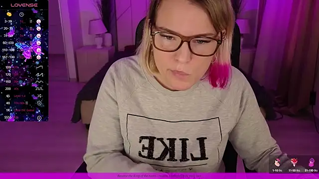 EVAshinyGIRL online show from 4, 2, 2025