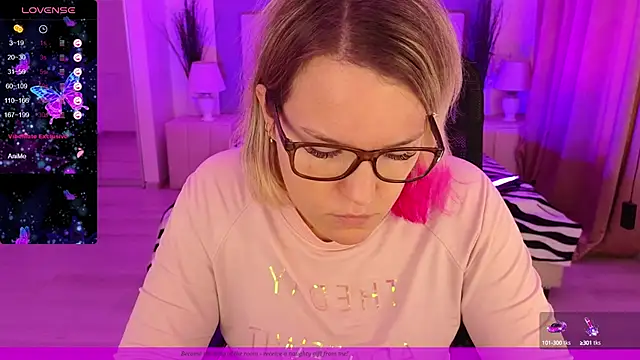 EVAshinyGIRL online show from 8, 2, 2025