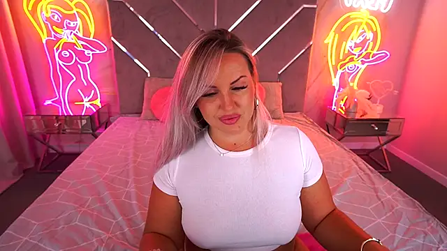 KiraCandyS online show from 8, 9, 2025