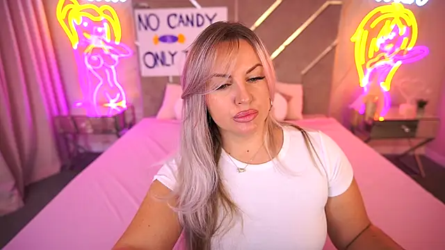 KiraCandyS online show from 4, 11, 2025