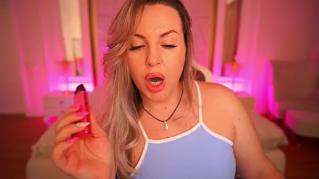 KiraCandyS online show from 8, 2, 2026