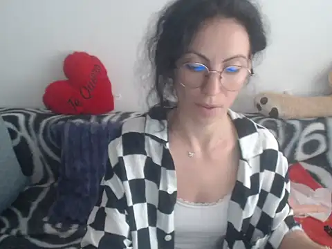 Emmatoo online show from 15, 4, 2026