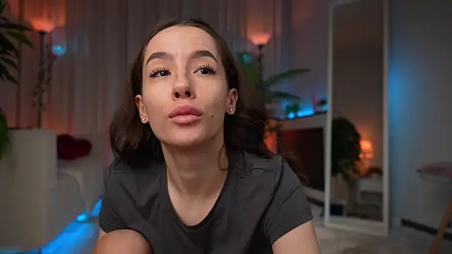 Amely Young online show from 6, 6, 2026