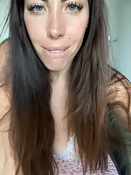 Snapshot of Eyline chatting on 13, 1, 2025 Eyline online show from 13, 1, 2025