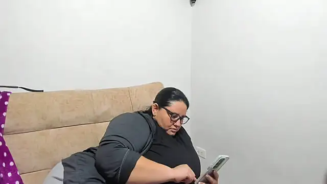 tetasgrandes karol online show from 9, 11, 2025