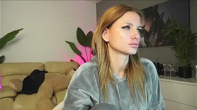 Snapshot of SweetBlondy35 chatting on 14, 11, 2025 SweetBlondy35 online show from 14, 11, 2025