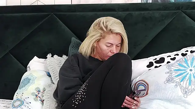 tanyagrey online show from 23, 4, 2026