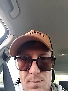 Snapshot of TheSouthernKing chatting on 11, 9, 2025 TheSouthernKing online show from 11, 9, 2025