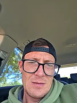 Snapshot of TheSouthernKing chatting on 15, 9, 2025 TheSouthernKing online show from 15, 9, 2025