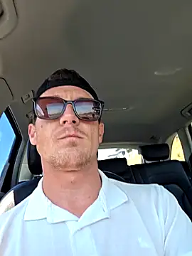 Snapshot of TheSouthernKing chatting on 10, 10, 2025 TheSouthernKing online show from 10, 10, 2025