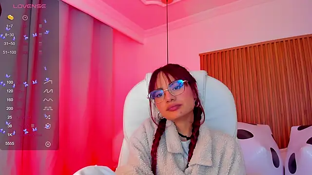 sophiecherry  online show from 3, 10, 2025