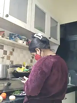 Snapshot of IND_COUPLE1 chatting on 14, 12, 2024 IND COUPLE1 online show from 14, 12, 2024