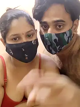 Snapshot of IND_COUPLE1 chatting on 2, 1, 2025 IND COUPLE1 online show from 2, 1, 2025