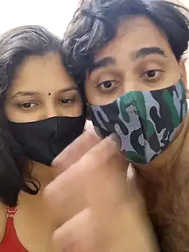 Snapshot of IND_COUPLE1 chatting on 2, 1, 2025 IND COUPLE1 online show from 2, 1, 2025