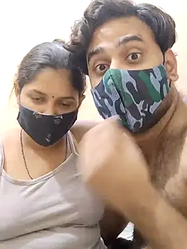 Snapshot of IND_COUPLE1 chatting on 9, 1, 2025 IND COUPLE1 online show from 9, 1, 2025