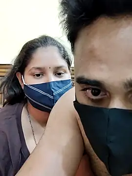 Snapshot of IND_COUPLE1 chatting on 5, 2, 2025 IND COUPLE1 online show from 5, 2, 2025