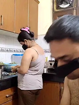 Snapshot of IND_COUPLE1 chatting on 28, 2, 2025 IND COUPLE1 online show from 28, 2, 2025