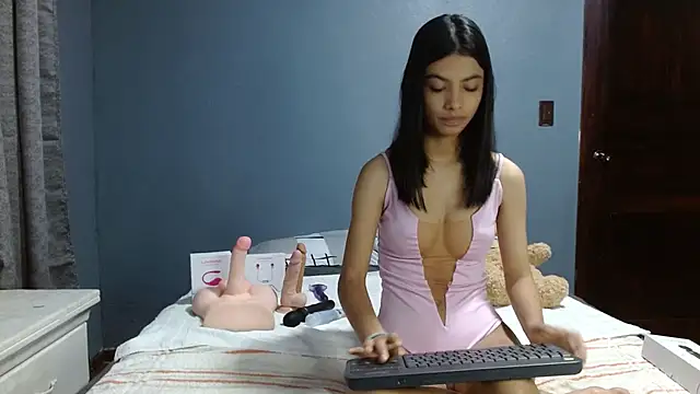 LiaOrtiz69 online show from 7, 12, 2024