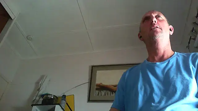 Snapshot of OUTAKONTROL750 chatting on 5, 8, 2026 OUTAKONTROL750 online show from 5, 8, 2026