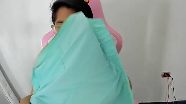 Snapshot of _Angelinaandrade_ chatting on 15, 2, 2025 Angelinaandrade online show from 15, 2, 2025