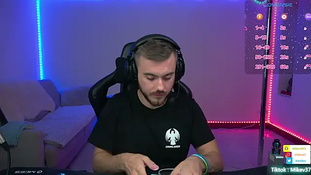 Snapshot of Mikev chatting on 6, 3, 2025 Mikev online show from 6, 3, 2025