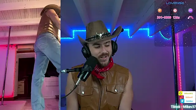 Snapshot of Mikev chatting on 10, 3, 2025 Mikev online show from 10, 3, 2025