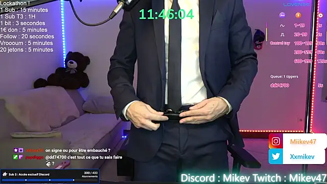 Snapshot of Mikev chatting on 13, 10, 2025 Mikev online show from 13, 10, 2025