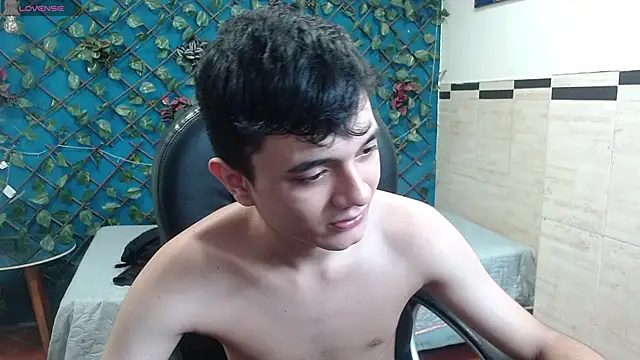 Snapshot of Waturox chatting on 2, 10, 2025 Waturox online show from 2, 10, 2025