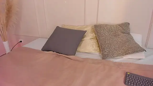 Mariapettit online show from 11, 4, 2026