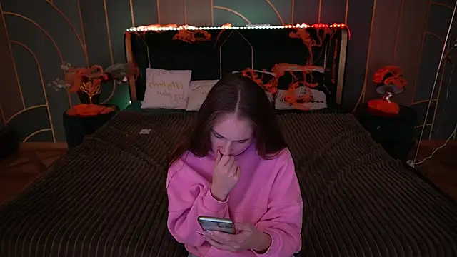 Snapshot of PamelaXX_ chatting on 24, 10, 2025 PamelaXX online show from 24, 10, 2025